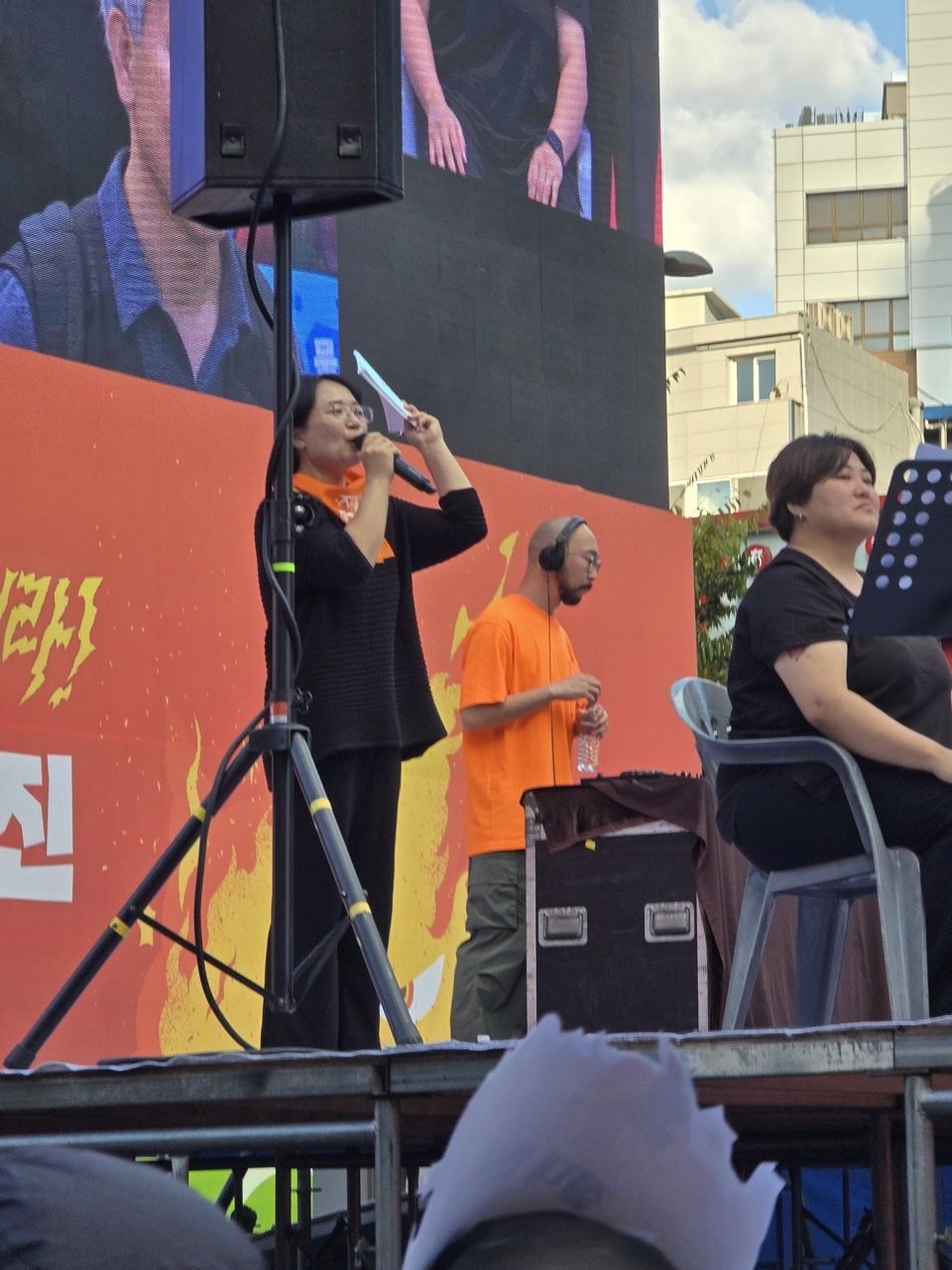 “지구를 불태우는 폭주를 멈춰라” 본대회 무대