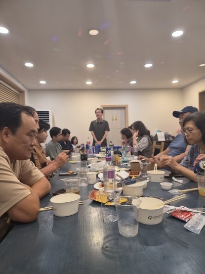 응원하러 온 동문들과 함께한 저녁 자리